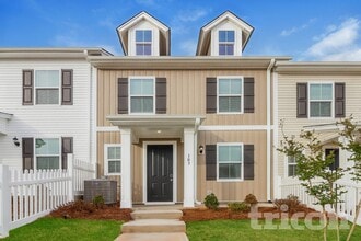 Building Photo - 802 Simpson Farm Rd