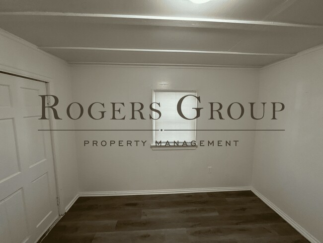 Building Photo - #450 - 914-916 Water St Duplex