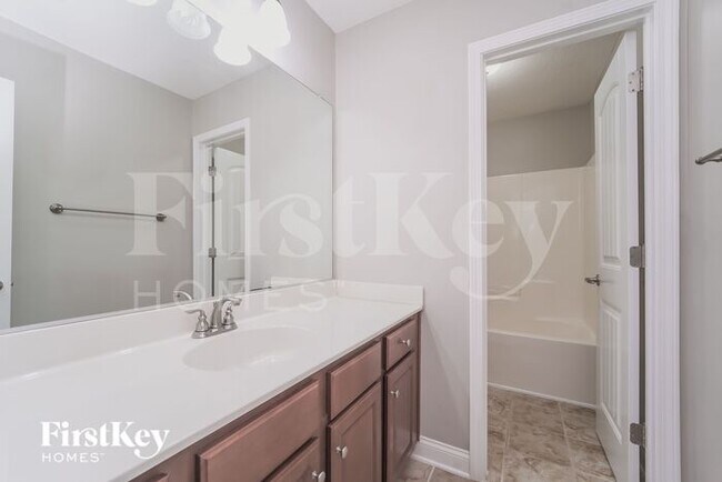 Building Photo - 2408 Kinmere Dr