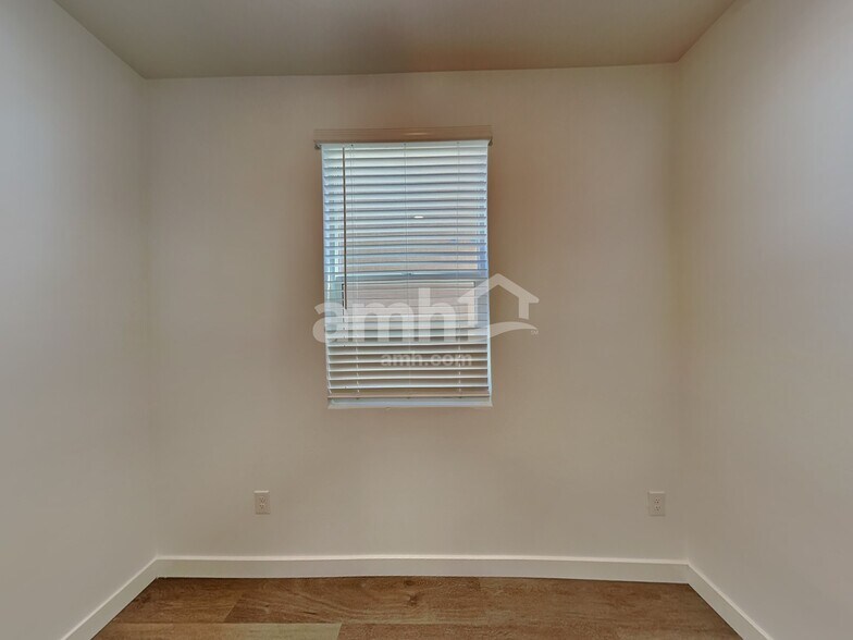 Building Photo - 6210 W Calle Lingo