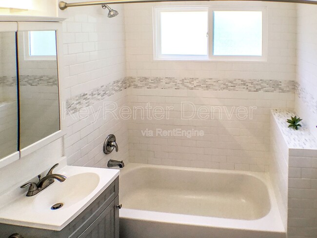 Building Photo - 1285 S Holly St