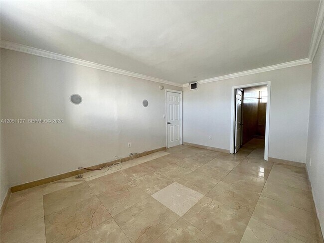 Building Photo - 1045 10th St