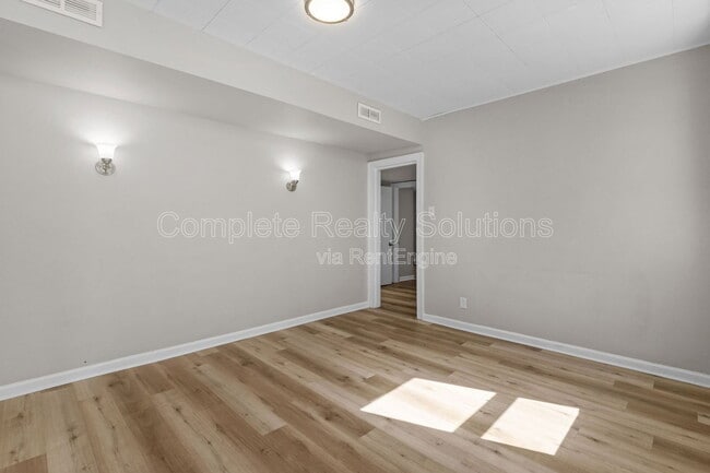 Building Photo - 5300 Bancroft Ave