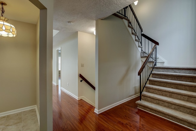 Building Photo - 92 Tulip Ln
