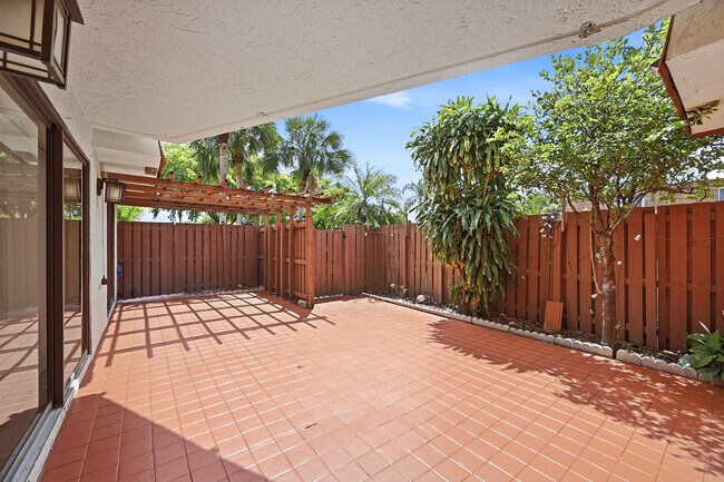 Building Photo - 8337 N Coral Cir