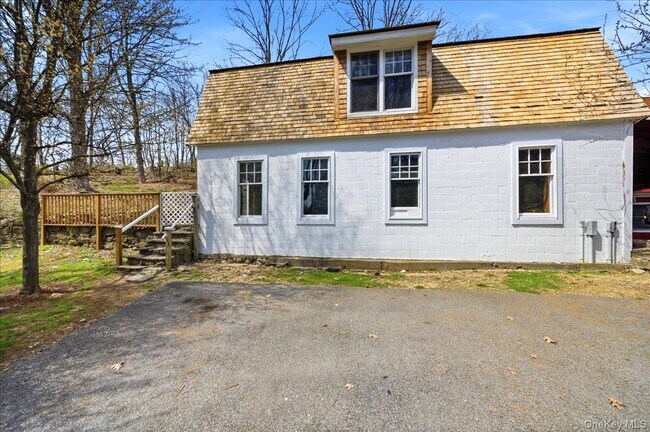 Building Photo - 175 Goldens Bridge Rd