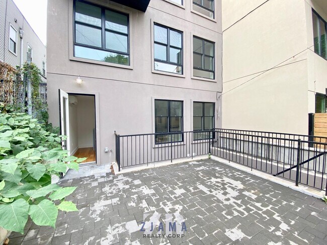 Building Photo - 225 Howard Ave