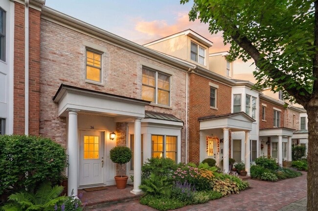 Building Photo - 36 Independence Way