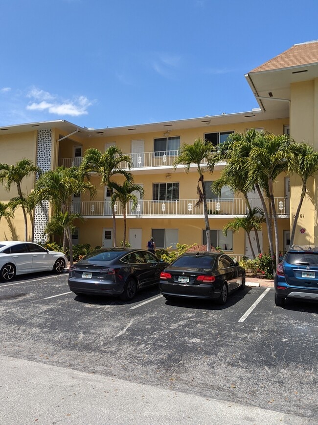 Building Photo - 3061 NE 49th St