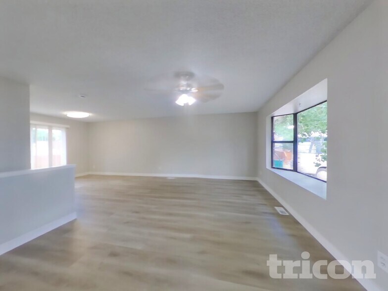 Building Photo - 505 E 40th St