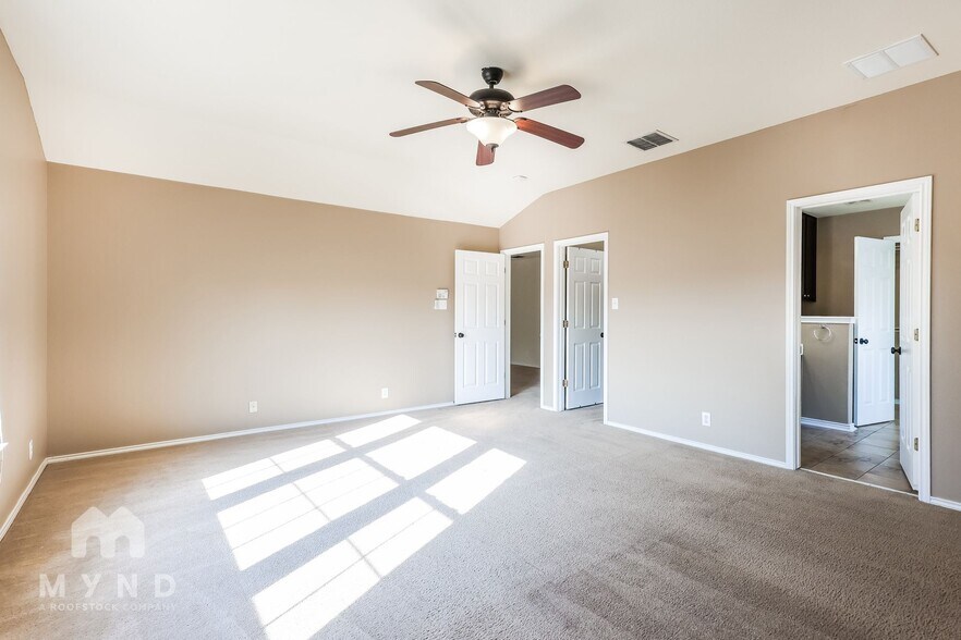 Building Photo - 404 Dove Wing