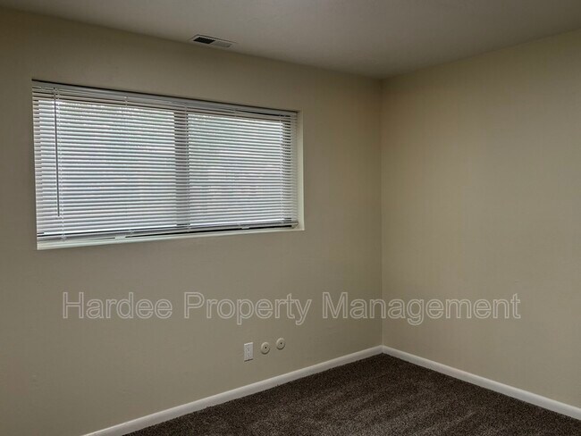 Building Photo - 2106 N 33rd St