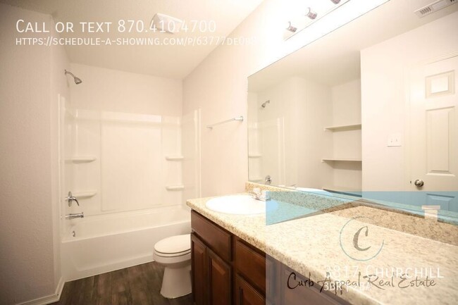 Building Photo - $900 move in special!! Beautiful 3 bed / 2...