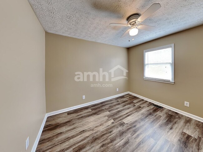 Building Photo - 1005 Whispering Woods Dr