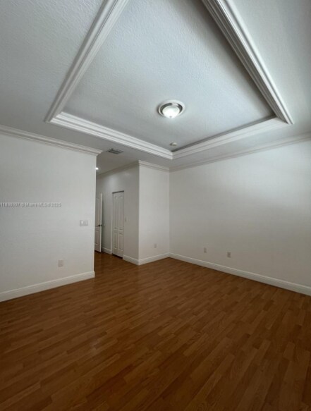 Building Photo - 3725 NE 10th Ct