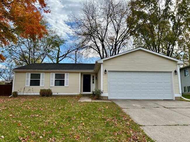 Building Photo - 3 BEDROOM 2 BATHROOM RANCH STYLE HOME IN PIKE!