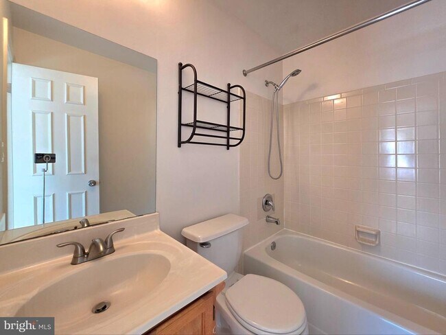 Building Photo - 5939 Heatherwood Ct