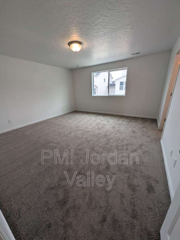 Building Photo - 2123 Wallflower Dr