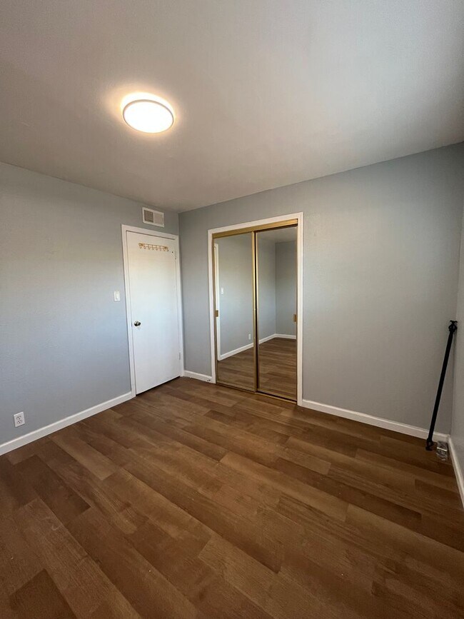 Building Photo - Available Now! Move-In Ready