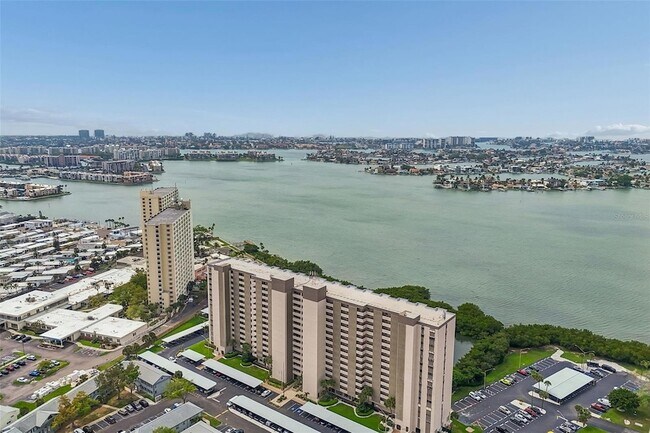 Building Photo - 7050 Sunset Dr S