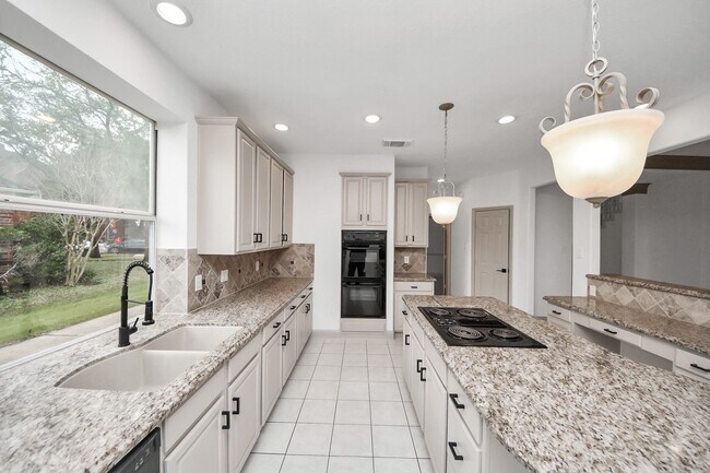 Building Photo - 8119 Meadow Vista Dr