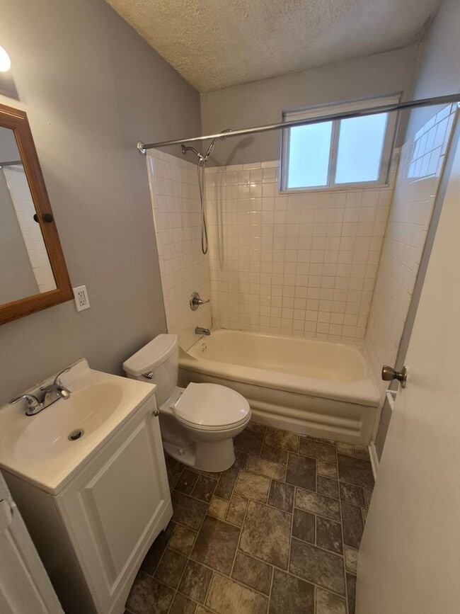 Building Photo - 1019-1021 Columbia St.