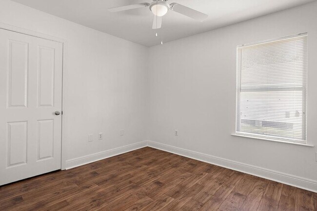 Building Photo - 415 W 33rd Ave