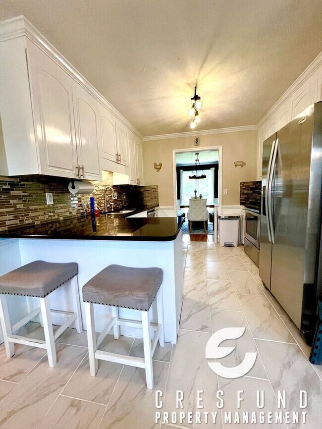 Building Photo - 4BR Coming Soon (May 15th or sooner)