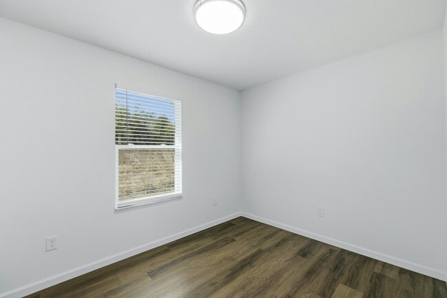 Building Photo - 5405 NW 8th Pl