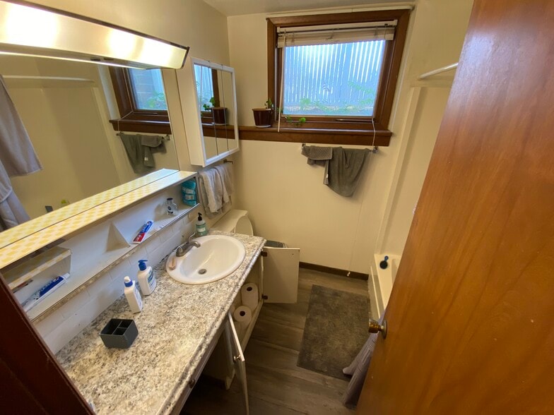 Building Photo - 1832 Claflin Rd