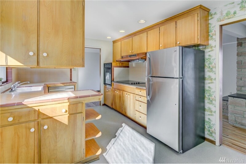 Building Photo - 1811 N 147th St