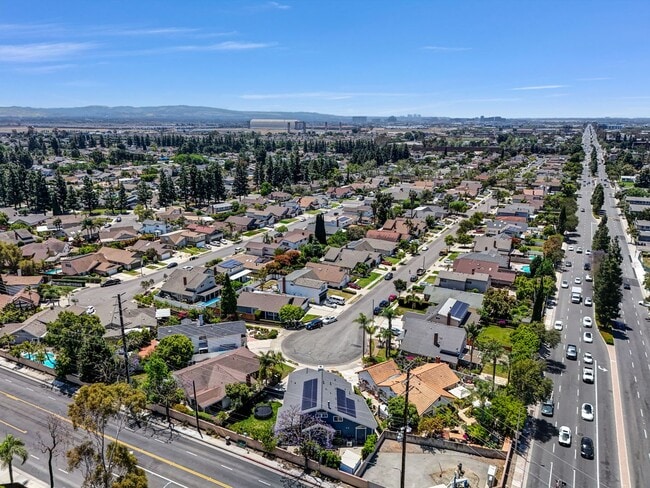 Building Photo - 14501 Wesfall Rd., Tustin CA 92780 5 BR, 3...