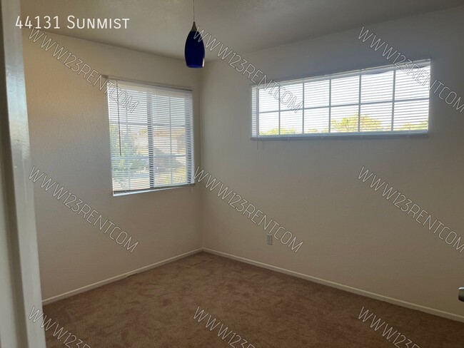 Building Photo - 44131 Sunmist-