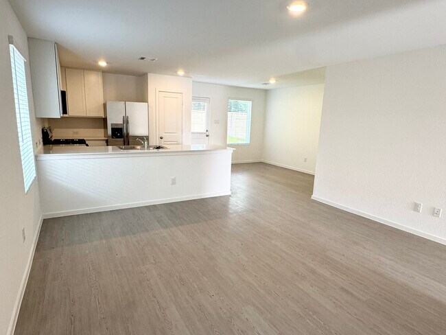 Building Photo - 31509 Pianella Ln
