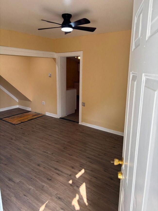 Building Photo - 3539 W 58th St
