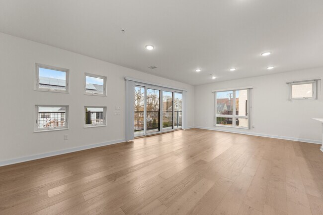 Building Photo - 462 W Stadium Blvd