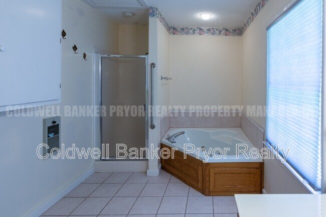 Building Photo - 4890 College Dr E