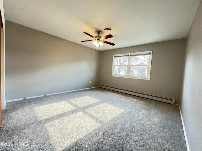 Building Photo - 9 Westport Dr