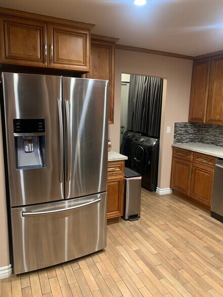 Building Photo - 766 N Alexandria Ave