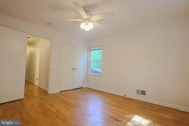 Building Photo - 6431 Brentford Dr