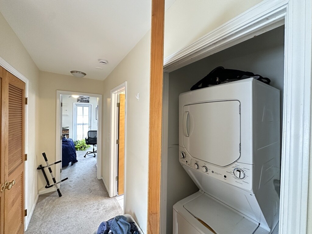 Building Photo - 1738 W Nelson St