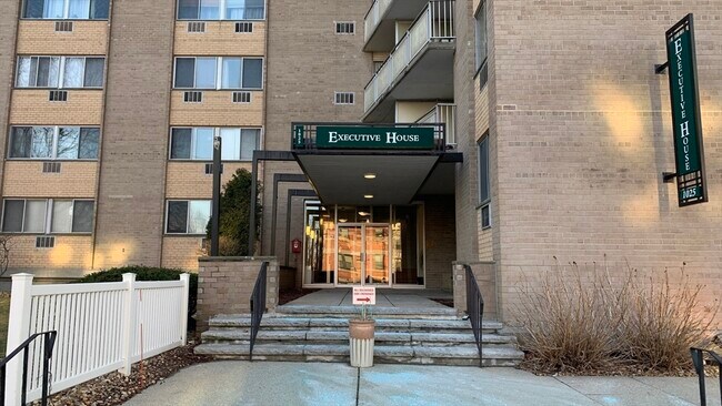 Building Photo - 1025 Hancock St