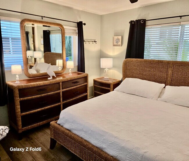 Building Photo - 3225 NE 16th St