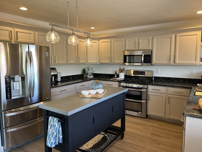 Building Photo - 9130 N Safflower Ln