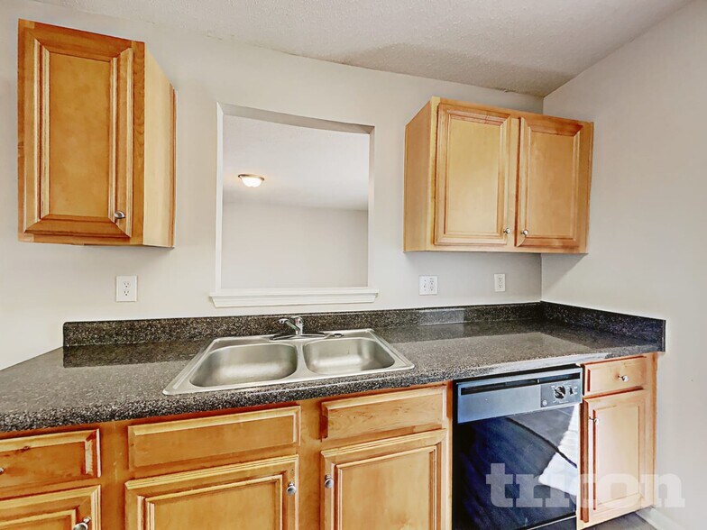 Building Photo - 205 Oak Terrace Dr