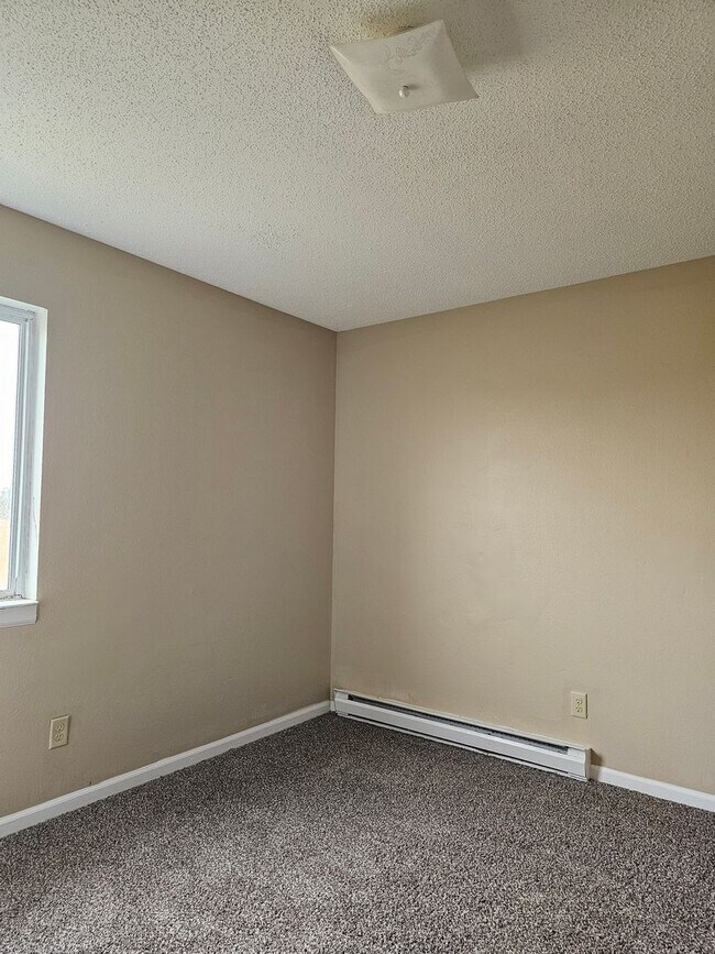 Building Photo - Updated Two Bedroom in Paulding