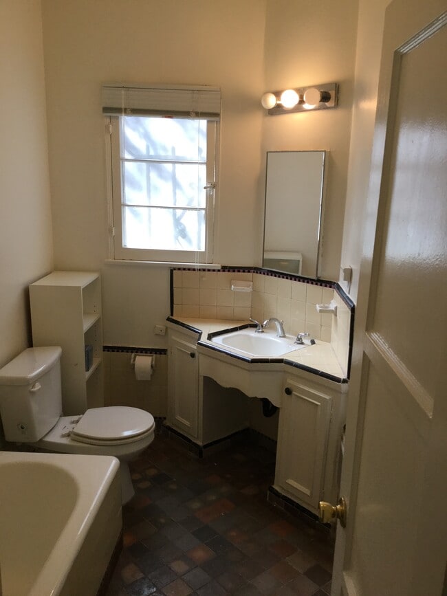 Bathroom - 8372 Blackburn Ave