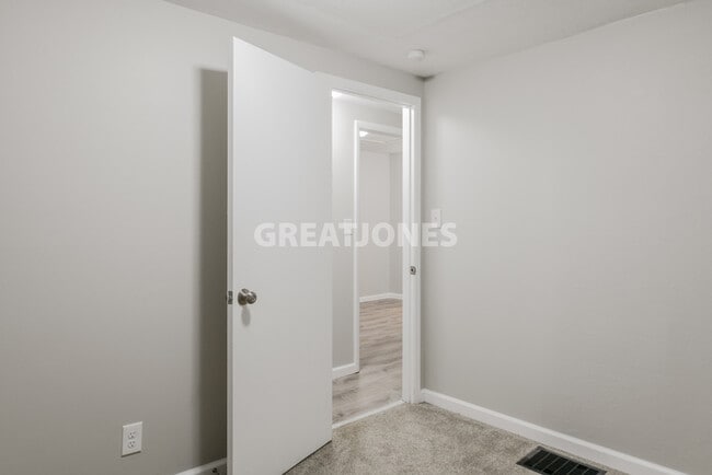 Building Photo - 2220 Gaebler Ave