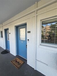 Building Photo - 320 Lakeview St