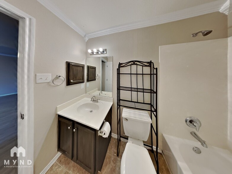 Building Photo - 5644 Brougham Way
